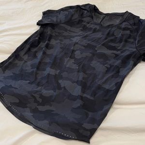 Lululemon Rise and Run Short Sleeve top Heritage 365 Camo Deep Coal Multi 10